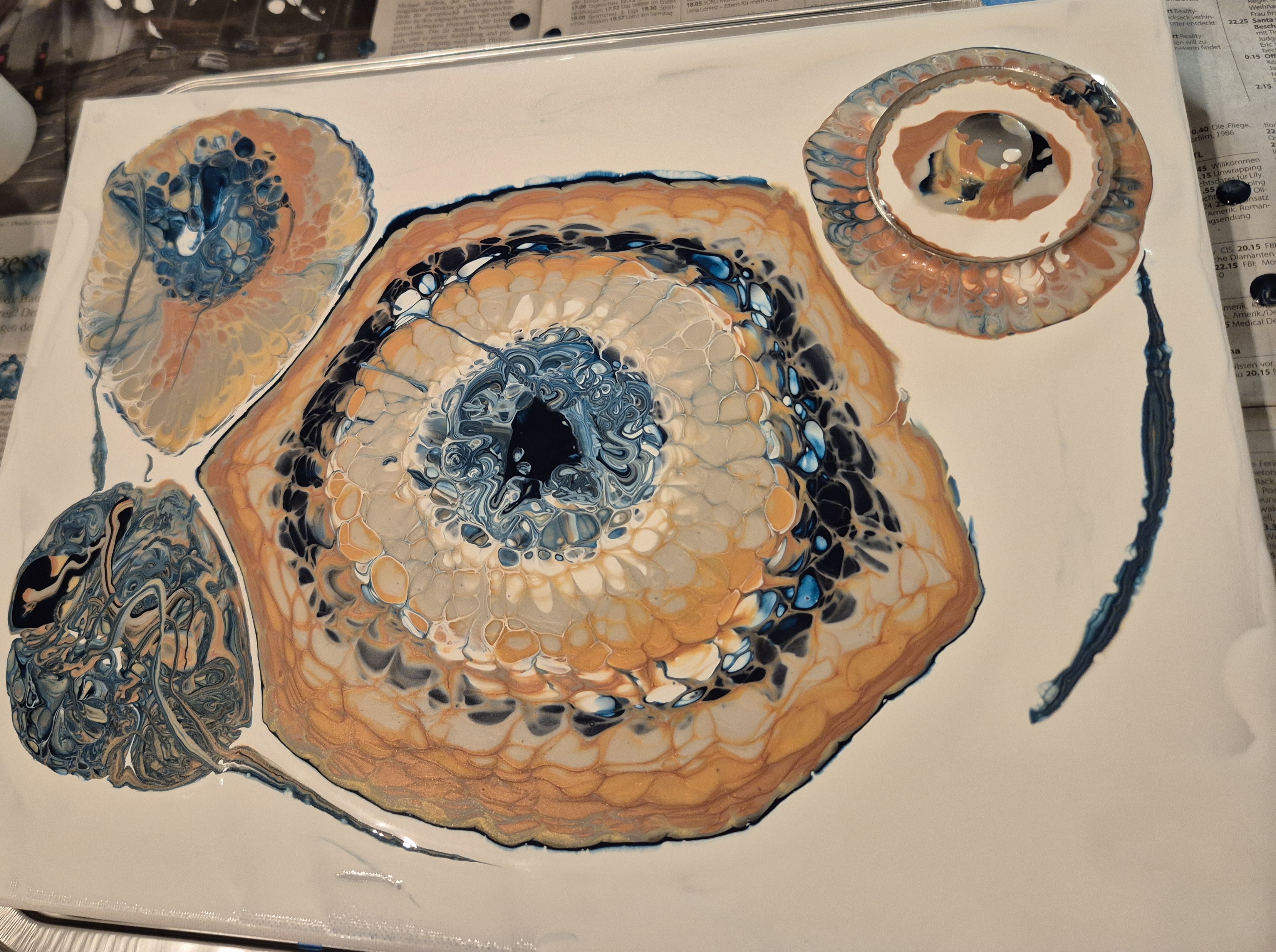Original abstraktes Acrylbild "Blue Hole" - Fluid Art auf Leinwand (40 x 30 cm) – Bild 2